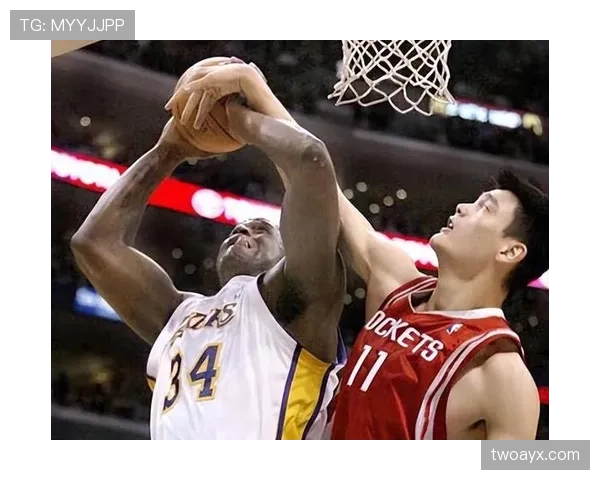 姚明上了场竟然穿得比老板还讲究，这日常谁顶得住啊！