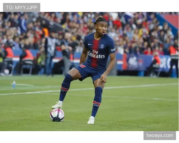 恩昆库如何通过无球跑动与空间利用撕裂防线