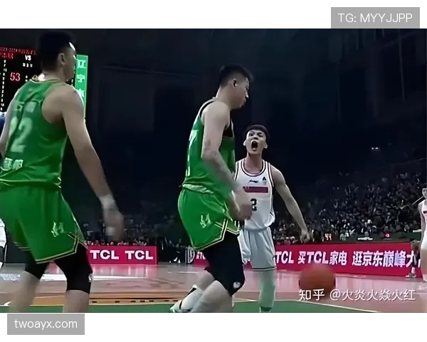 犯规判定核心：裁判以接触性质与用力程度判罚